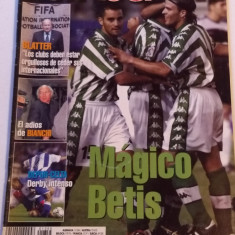Revista fotbal - "DON BALON" (01.10.-07.10.2001) poster jucatorul PIZARRO