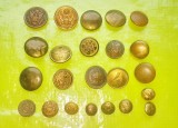 F822-Lot 23 nasturi militari vechi inainte de razboi alama diverse state si arme
