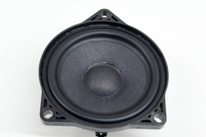 Difuzor ușă dreapta spate TESLA MODEL 3 2019 OEM: 1079742-00-A,434107869361 13777010