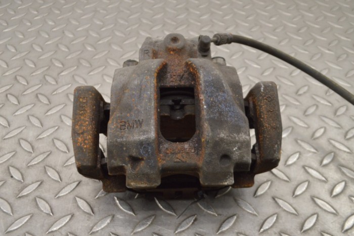 Etrier de fr&acirc;nă dreapta față BMW X3 F25 2011 OEM: 703123 14840221