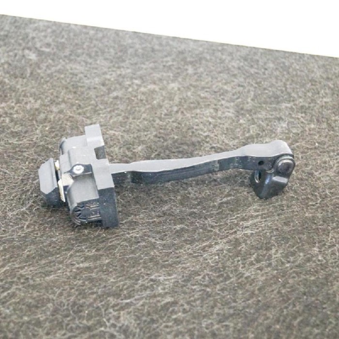 Limitator ușă dreapta spate BMW X1 F48 2015 OEM: 7436003 2912773
