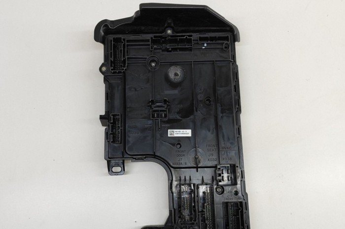 TESLA MODEL 3 2021 OEM: 1567455-02-D,1497850-00-D,1567359-00-B SKU: 22281038