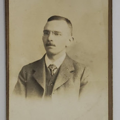 FOTOGRAFIE C.D.V. , STUDIO GUSTAV SIMON , ST. POLTEN , BARBAT CU OCHELARI , INCEPUTUL SEC. XX