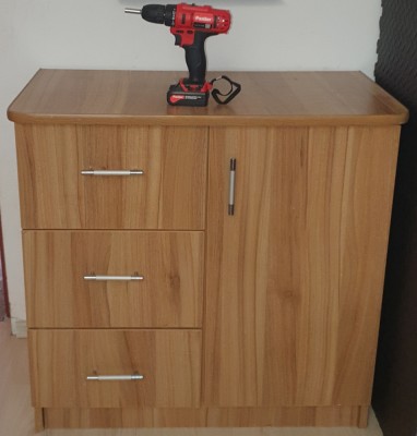 Montez obiecte de mobilier foto