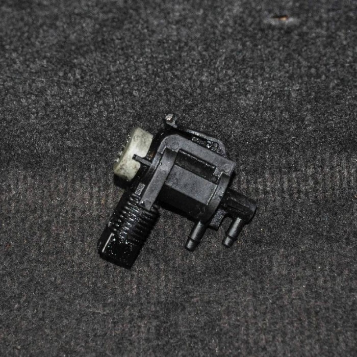 AUDI Q7 4L 2008 OEM: 1J0906283C SKU: 2183563