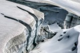 Tablou Canvas pe tema peisaj glaciar cu ghețari &icirc;n nuanțe de albastru și alb, 39 x 26 cm, CMCLASS