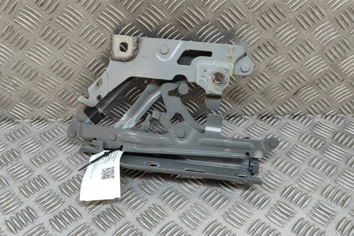 Balama capota dreapta față AUDI Q5 FY 2020 OEM: 80A823302D | 30306090