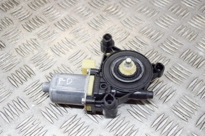 Motor macara geam ușă dreapta față AUDI Q3 F3 2019 OEM: 5Q0959801C,0130822077,E850202101 14620663