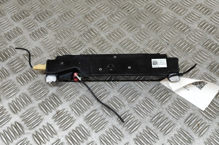 Amplificator de antena TESLA MODEL Y 2024 OEM: 158560100E | 30357798