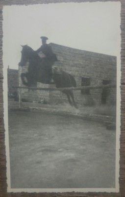 Militar roman calare in cursa cu obstacole// foto tip CP 1912 foto