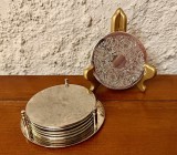 SET DE 6 SUPORTURI PENTRU PAHARE (COASTERS) SI SUPORT DE DEPOZITARE- PLACATE CU ARGINT