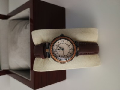 Vand ceas FOSSIL, stare foarte buna, original, superb, se ofera si o cutie cadou!! EDITIE LIMITATA!! foto