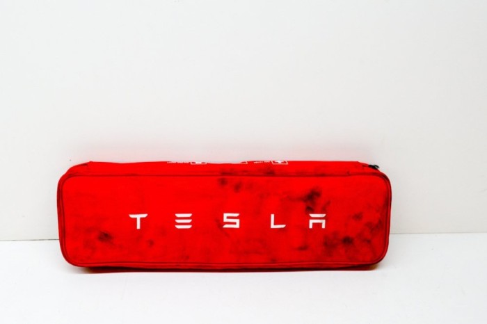 Trusa de prim ajutor TESLA MODEL S 2017 OEM: E427R-032738 11781649