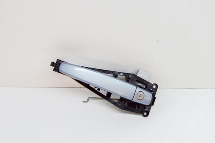 M&acirc;ner exterior ușă st&acirc;nga față OPEL TIGRA TwinTop 2007 OEM: 24463523 17411190