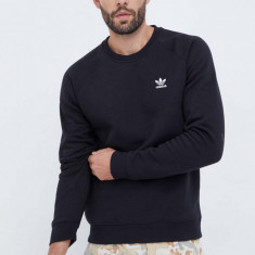 adidas Originals bluză Trefoil Essentials Crewneck bărbați, culoarea negru, cu imprimeu IM4532