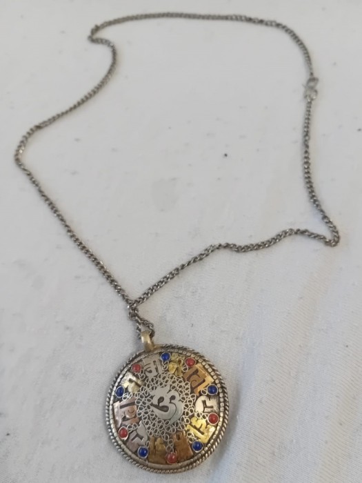 Medalion metal cu lant