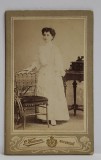 FOTOGRAF WAISSMAN , BUCURESTI , TANARA CU ROCHIE ALBA , FOTOGRAFIE C.D.V. , SFARSITUL SEC. XIX