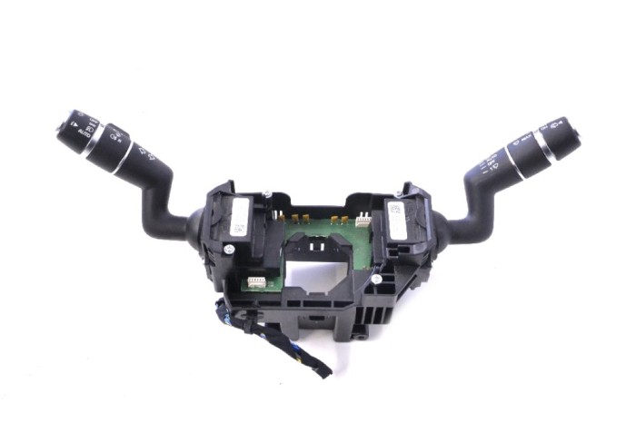 Maneta semnalizare ștergătoare LAND ROVER DISCOVERY SPORT L550 2018 OEM: FK72-13N064-DB,BJ32-3F972-DB,BJ32-3F973-BB 11524172
