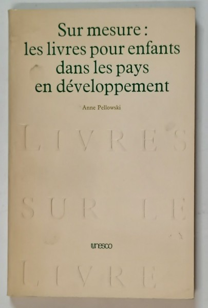 SUR MESURE : LES LIVRES POUR ENFANTS DANS LES PAYS EN DEVELOPPEMENT par ANNE PELLOWSKI , 1980