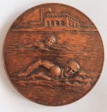 CY - Medalia NATATIE comunism RO / &quot;Confederatia Generala a Muncii R.P.R. / Campionatele InterAsociatii 1951 / G.E.S. Arad&quot; / Bronz 5 cm 65 g / RARUTA