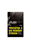 Trecutul e un păm&acirc;nt străin - Paperback - Gianrico Carofiglio - Leda