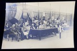 TRIBUNA OFICIALA SI ARBITRII , FOTOGRAFIE DE GRUP LANGA TERENUL DE TENIS , FOTOGRAFIE MONOCROMA, CU OCAZIA CEFERIADEI 1940 , PE VERSO MARGINEA DIN ST