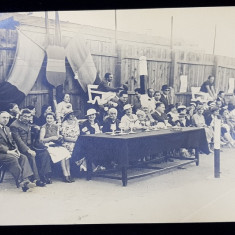 TRIBUNA OFICIALA SI ARBITRII , FOTOGRAFIE DE GRUP LANGA TERENUL DE TENIS , FOTOGRAFIE MONOCROMA, CU OCAZIA CEFERIADEI 1940 , PE VERSO MARGINEA DIN ST