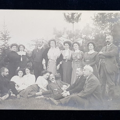 FOTOGRAFIE DE GRUP , BARBATI SI FEMEI , LA BANEASA , FOTOGRAFIE MONOCROMA, DATATA PE VERSO 1910