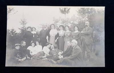 FOTOGRAFIE DE GRUP , BARBATI SI FEMEI , LA BANEASA , FOTOGRAFIE MONOCROMA, DATATA PE VERSO 1910 foto