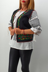 Vesta brodata cu model traditional Roxana foto