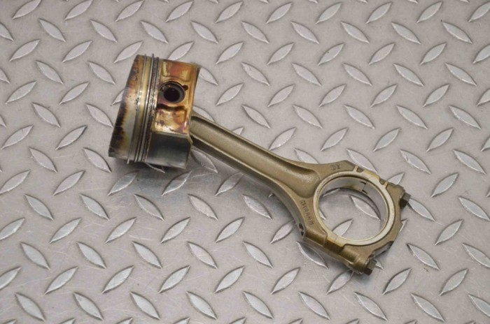 Piston PORSCHE CAYENNE 9PA 2005 OEM: 021E