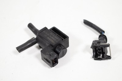 Supapa solenoid VOLVO V40 Hatchback 2015 OEM: 31339879 | 3257231 foto