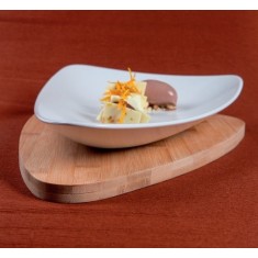 Platou triunghiular cu suport de lemn 24x18 cm, culoare crem