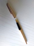 (1) Stilou Vintage Chinezesc Hero 221 Auriu, Model Texturat, Stare Foarte Bună