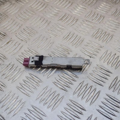 Amplificator de antena AUDI Q5 8R 2008 OEM: 8R0035225C 1375261 foto