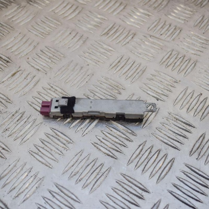 Amplificator de antena AUDI Q5 8R 2008 OEM: 8R0035225C 1375261