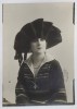 STUDIO FOTO EMERA , PARIS , TANARA CU PALARIE NEAGRA CU PRET SI DESCRIERE PE VERSO, FOTOGRAFIE PENTRU CASA DE MODA &#039; VERLAINE &#039; , INTERBELICA