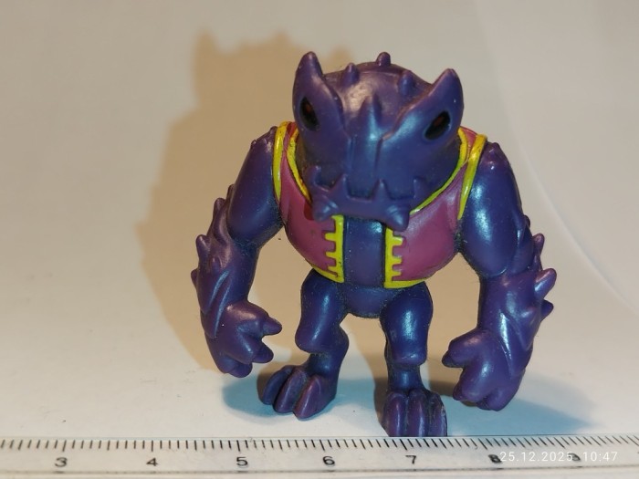 bnk jc Ben 10 Solid Plugg Mini Figure