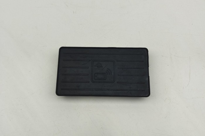 Stație de &icirc;ncărcare wireless AUDI Q7 4M 2018 OEM: 4M0035502A | 30421697