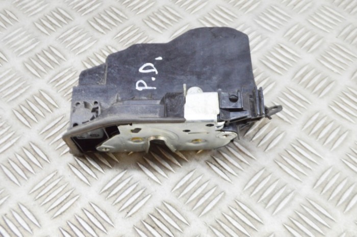 &Icirc;ncuietoare ușă dreapta față BMW X3 F25 2012 OEM: 7318424 18080950