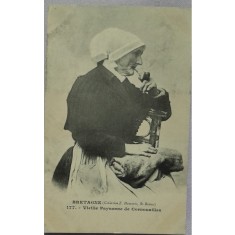 Carte postala, taranca batrana din Bretagne, perioada interbelica