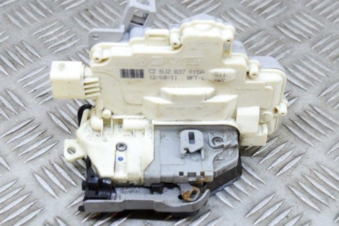 &Icirc;ncuietoare ușă st&acirc;nga față AUDI Q3 8U 2012 OEM: 8J2837015A 18304123