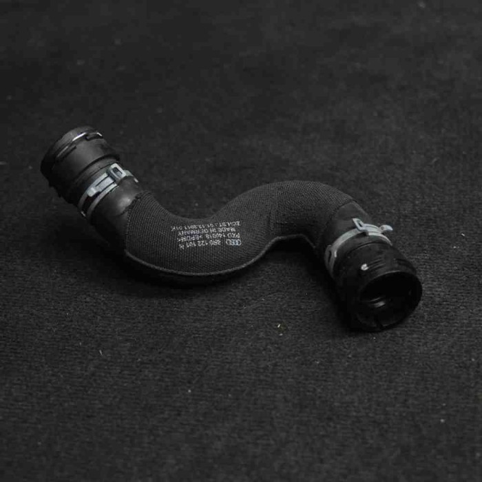 Furtun radiator răcire dreapta AUDI Q5 8R 2011 OEM: 8R0122101N