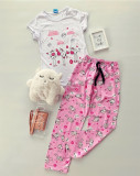 Pijama dama ieftina bumbac lunga cu pantaloni lungi roz si tricou alb cu imprimeu animalute