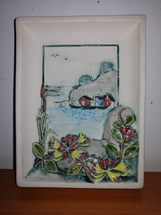 Tablou aplica placa ceramica alba Jie Gantofta Aimo peisaj lac barca