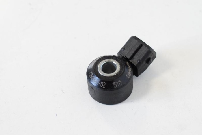 Senzor de detonație motor BMW 3 F30, F80 2013 OEM: 7598861 10025963