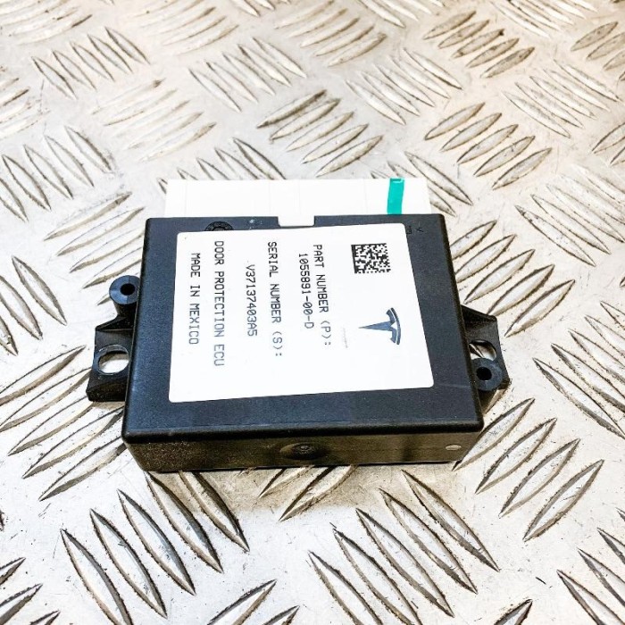 Modul de control ușă st&acirc;nga spate TESLA MODEL X 2016 OEM: 1055891-00-D 10639540