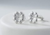Cumpara ieftin Cercei Argint 925 Sterling Silver Frosted Blossom, Finisaj Textura Satinata Premium, Marca Atcom, Pentru Femei