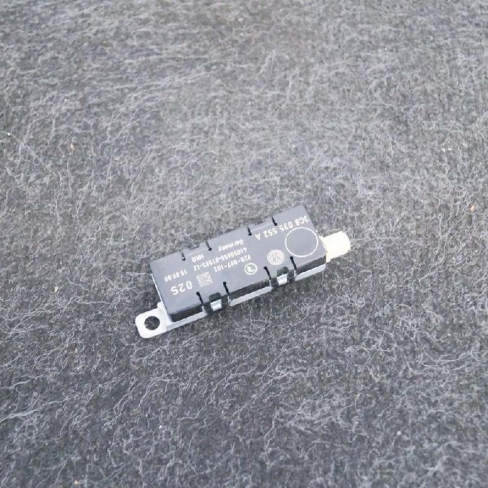 Amplificator de antena VW PASSAT CC 357 2008 OEM: 3C8035552A 2649714