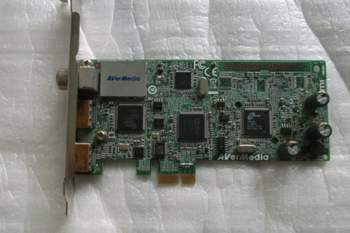 Placa de captura AVerMedia AVerTV H727 Hybrid CaptureHD Card DVB-T HDTV HDMI